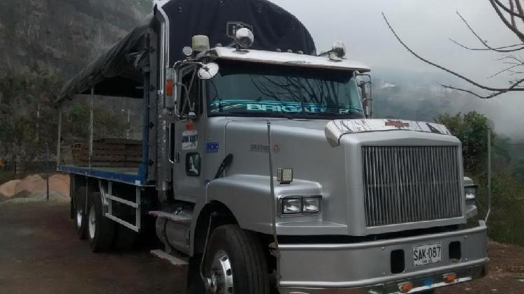 Transporte en Camión Dobletroque de 15 ton en Sacramento, California, Estados Unidos